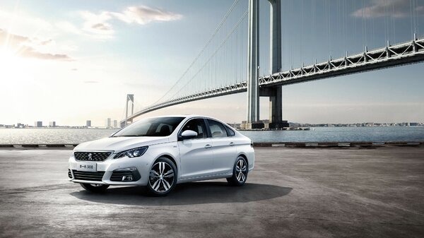 2016_peugeot_308-3840x2160.jpg