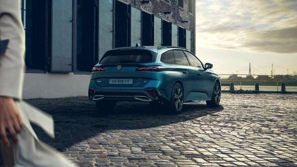 peugeot_308_sw_gt_2021_5k_3-5120x2880.jpg